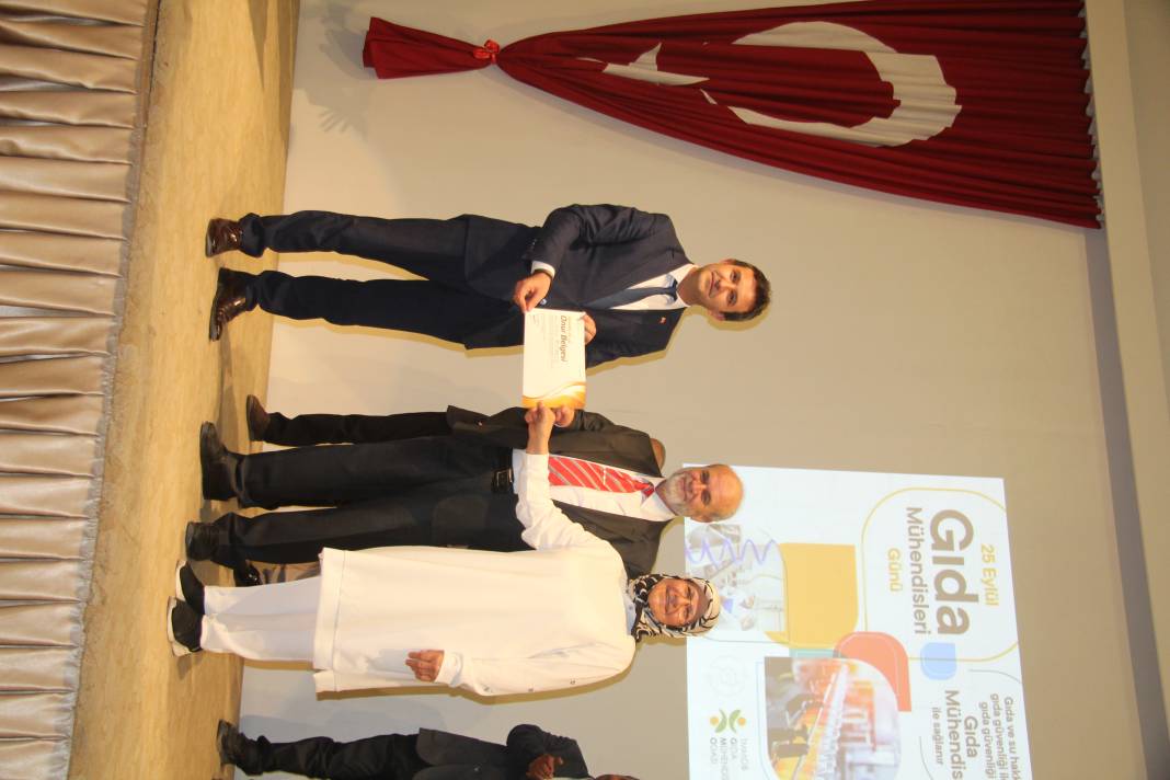 Belgesini eşinin elinden aldı 1